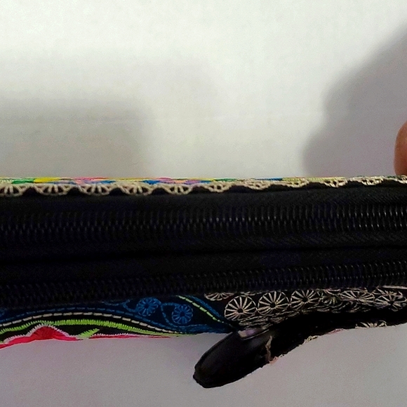 Boho Black Colorful Floral Embroidered Multi-section Wristlet - Picture 7 of 12